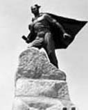 Памятник герою в центре Баку