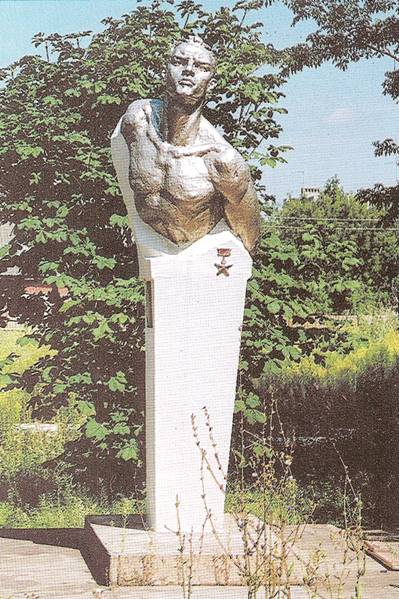 Памятник Талалушкину.jpg