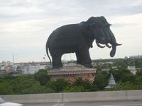 Памятник слону в Бангкоке..jpg