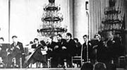 Выступление оркестра на сцене Колонного зала в Москве.jpg
