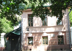 дом Добролюбовых (архит. Г. И. Кизеветтер, 1838 г.)