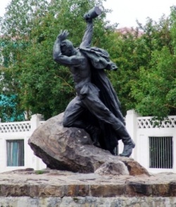 Памятник Анатолию Бредову в Мурманске