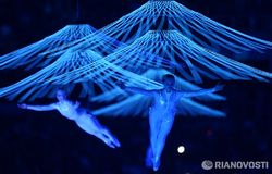 Фрагмент выступления закрытия Олимпиады в Сочи.jpg