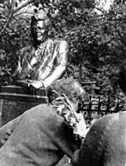 Памятник на могиле Куманева.jpg