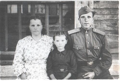 Горынин Василий Семёнович (1935-1978 г.) с сестрами Анной и Евдокией
